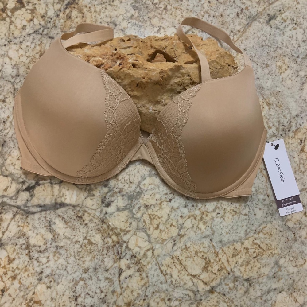Calvin Klein Women's Push up Bra, Beige